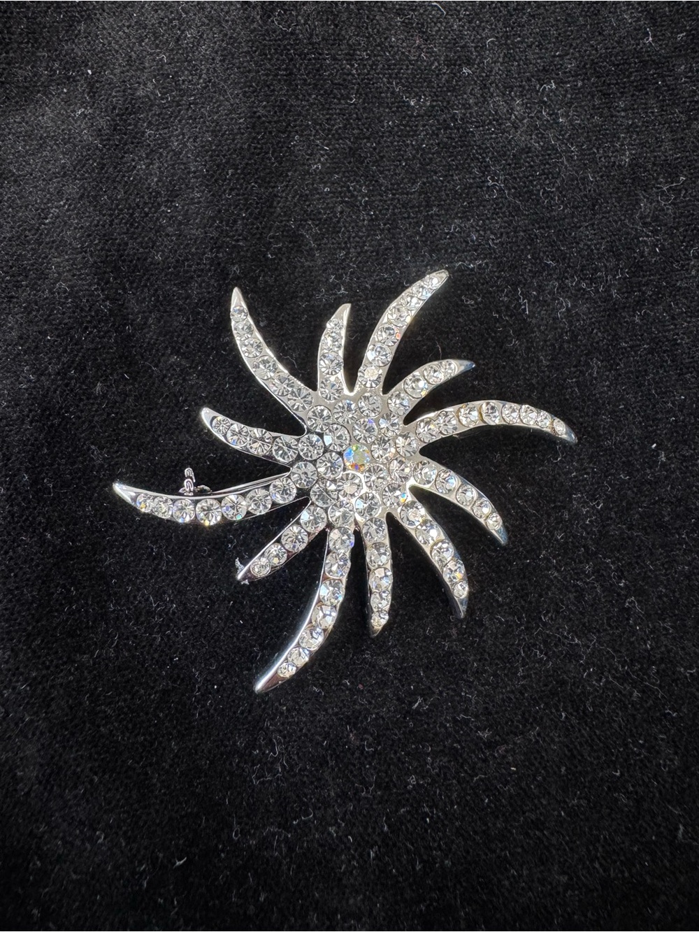 VINTAGE Rhinestone Starburst Brooch - Silver Sparkle